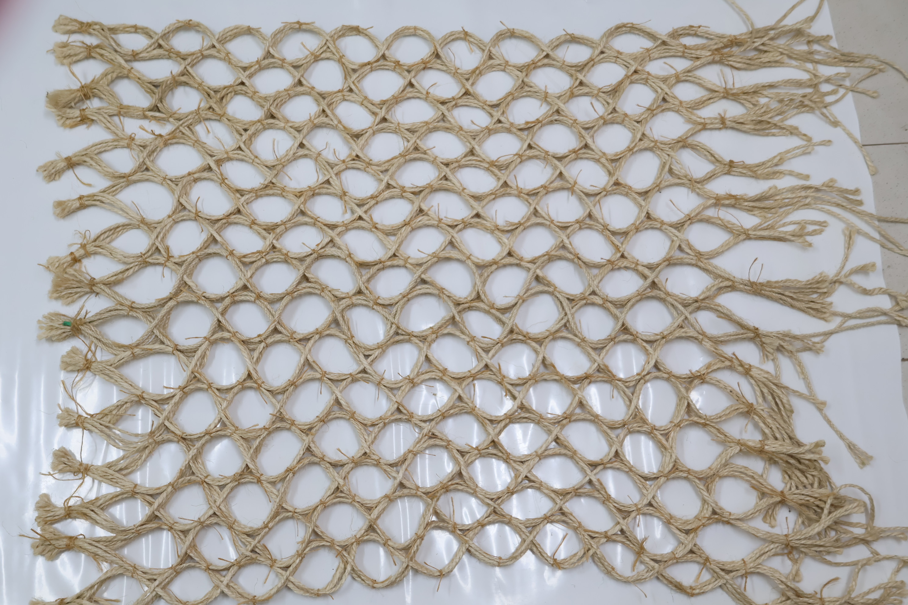 Vista geral do talude com geocélulas instaladas